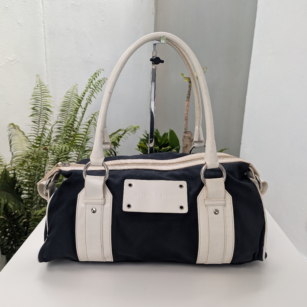 🌹 Burberry Black Bag with Classic Check Interior - Picture 6 of 13